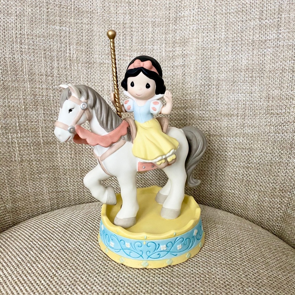 SOLD:🎀Precious Moments Disney Snow White🎀